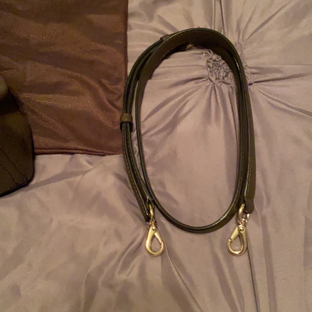 Kate Spade. NWT Never carried! Perfect condition! With shoulder strap/dust bag. - Picture 4 of 10